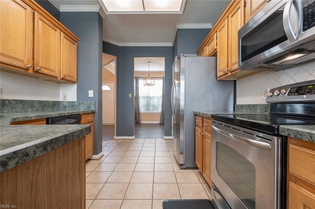 518 Whisper WALK, Chesapeake, VA 23322