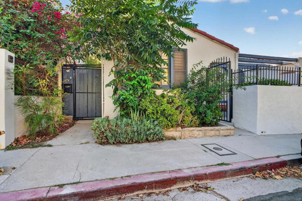 1535 Parmer Ave, Los Angeles, CA 90026 — exterior
