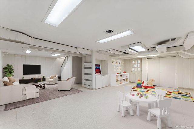 285 Old Colony Road, Hartsdale, NY 10530