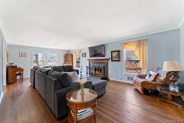 285 Old Colony Road, Hartsdale, NY 10530