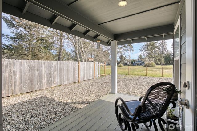 300 Octopus Avenue NE, Ocean Shores, WA 98569