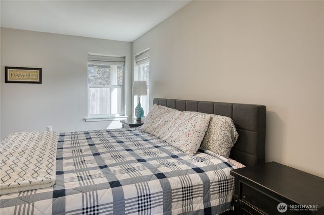 300 Octopus Avenue NE, Ocean Shores, WA 98569