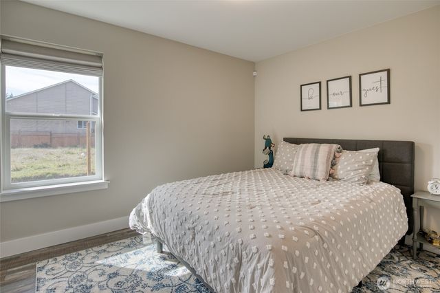 300 Octopus Avenue NE, Ocean Shores, WA 98569