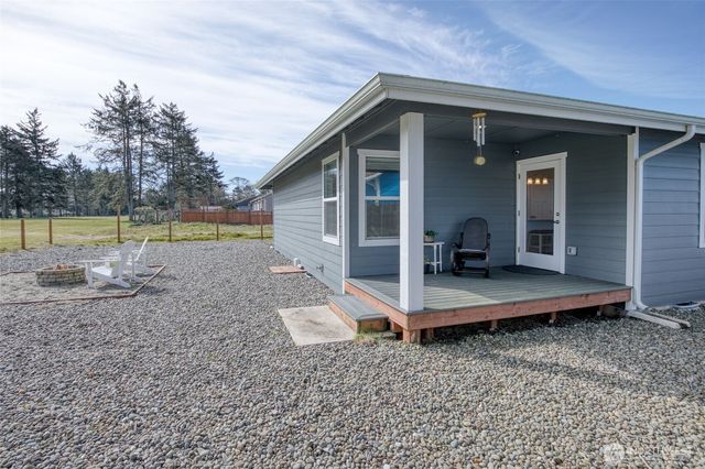 300 Octopus Avenue NE, Ocean Shores, WA 98569