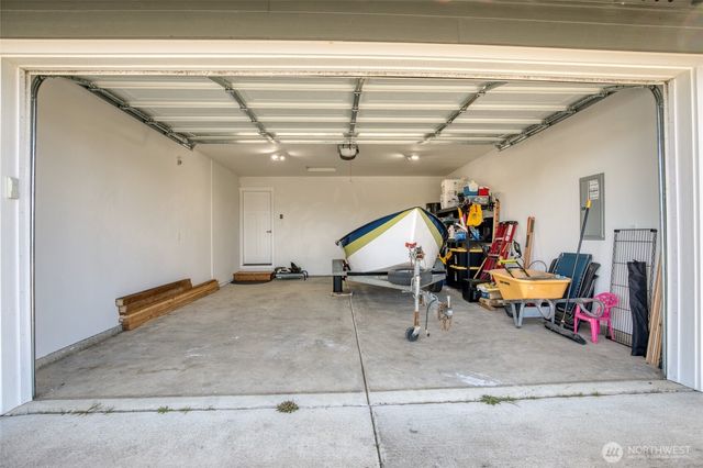 300 Octopus Avenue NE, Ocean Shores, WA 98569