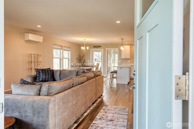 300 Octopus Avenue NE, Ocean Shores, WA 98569