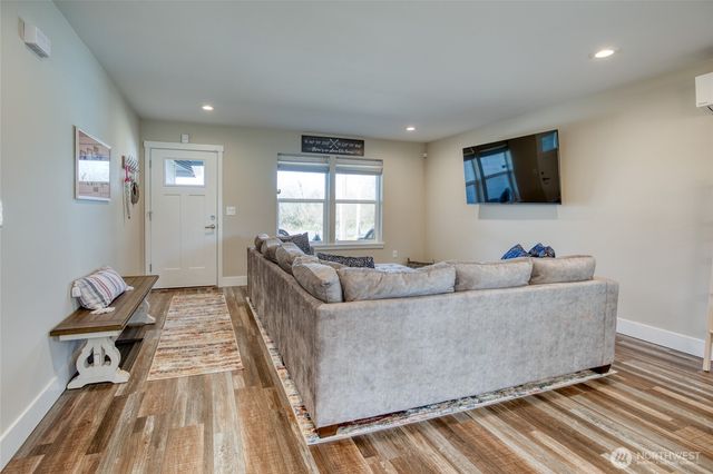 300 Octopus Avenue NE, Ocean Shores, WA 98569