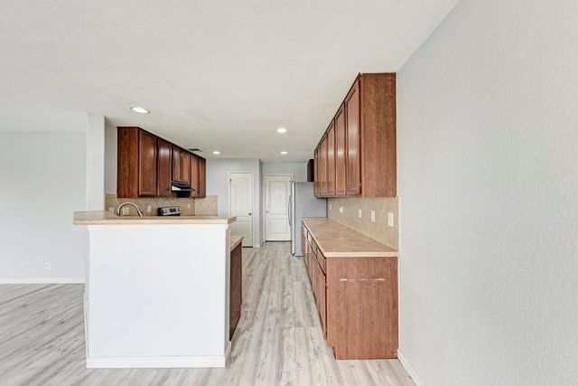 530 Sheep Trail DR, Kyle, TX 78640