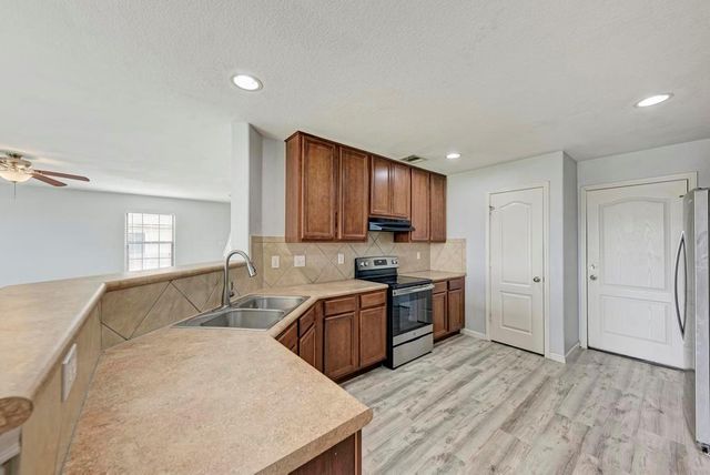 530 Sheep Trail DR, Kyle, TX 78640