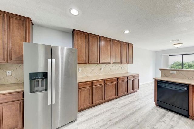 530 Sheep Trail DR, Kyle, TX 78640