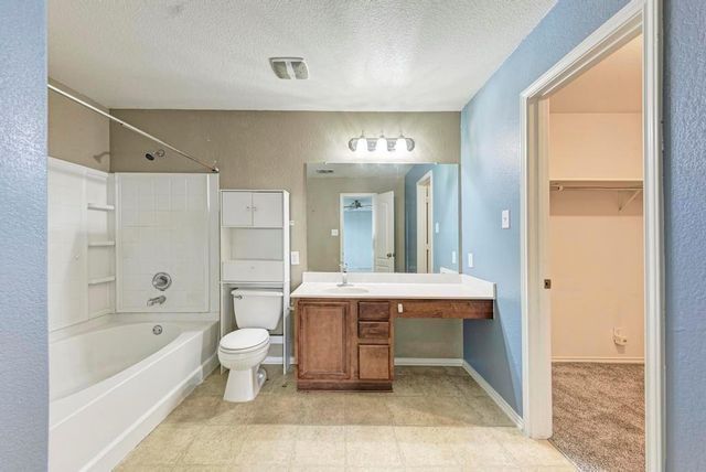 530 Sheep Trail DR, Kyle, TX 78640