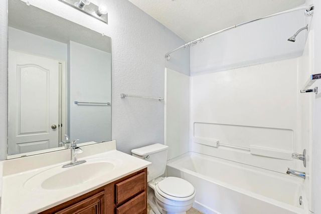 530 Sheep Trail DR, Kyle, TX 78640