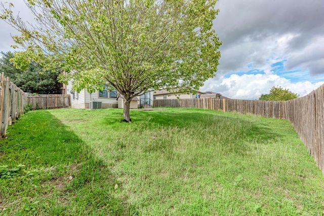 530 Sheep Trail DR, Kyle, TX 78640