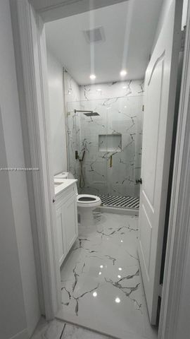 15804 SW 99th Ter, Miami, FL 33196