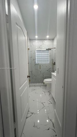 15804 SW 99th Ter, Miami, FL 33196