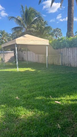 15804 SW 99th Ter, Miami, FL 33196