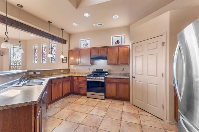 724 4th Street NE, Rio Rancho, NM 87124