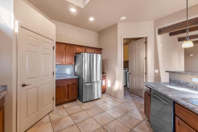 724 4th Street NE, Rio Rancho, NM 87124