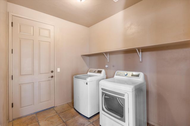 724 4th Street NE, Rio Rancho, NM 87124