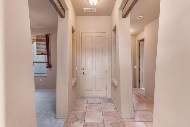 724 4th Street NE, Rio Rancho, NM 87124