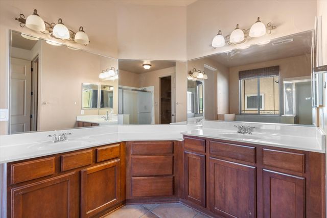 724 4th Street NE, Rio Rancho, NM 87124