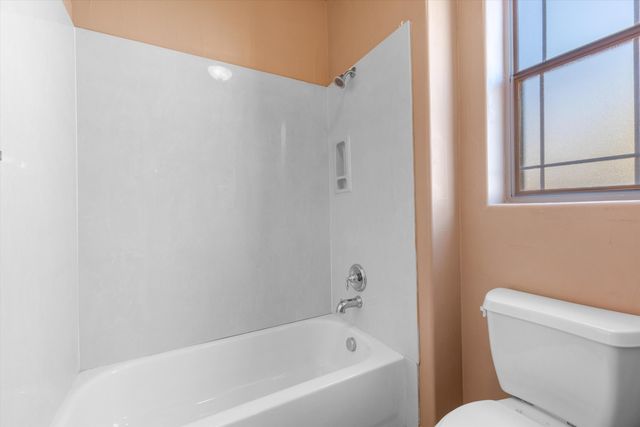 724 4th Street NE, Rio Rancho, NM 87124