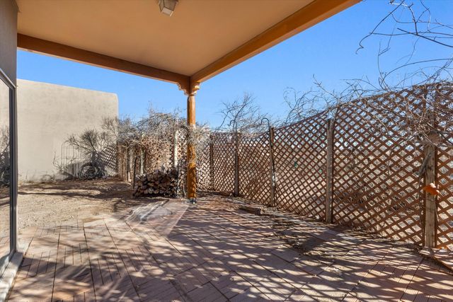 724 4th Street NE, Rio Rancho, NM 87124