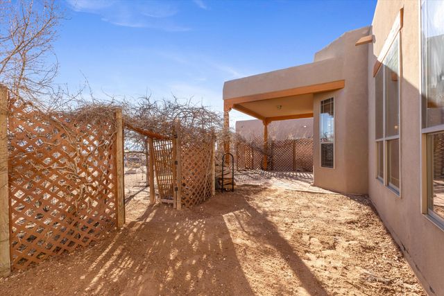 724 4th Street NE, Rio Rancho, NM 87124