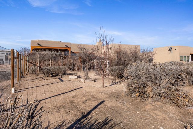 724 4th Street NE, Rio Rancho, NM 87124