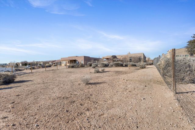 724 4th Street NE, Rio Rancho, NM 87124