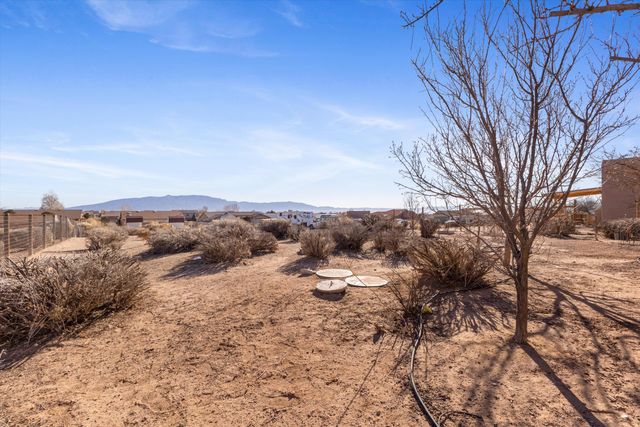 724 4th Street NE, Rio Rancho, NM 87124