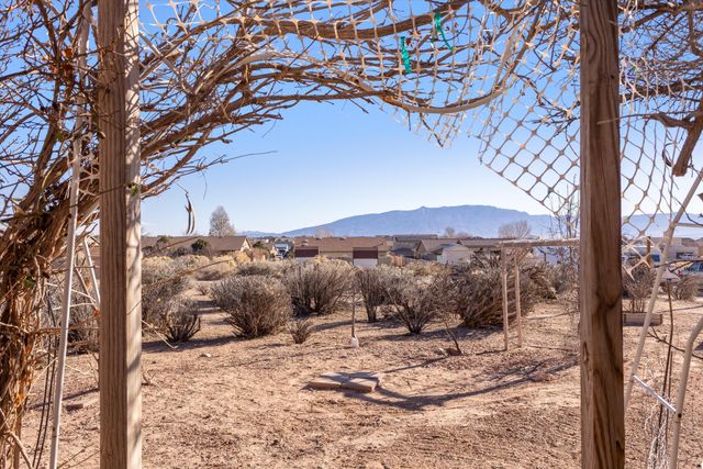 724 4th Street NE, Rio Rancho, NM 87124