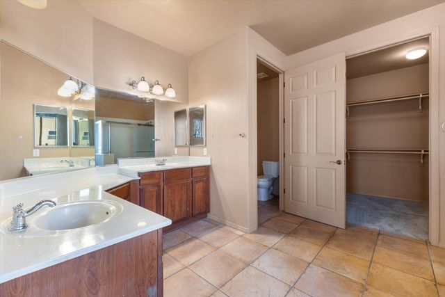 724 4th Street NE, Rio Rancho, NM 87124