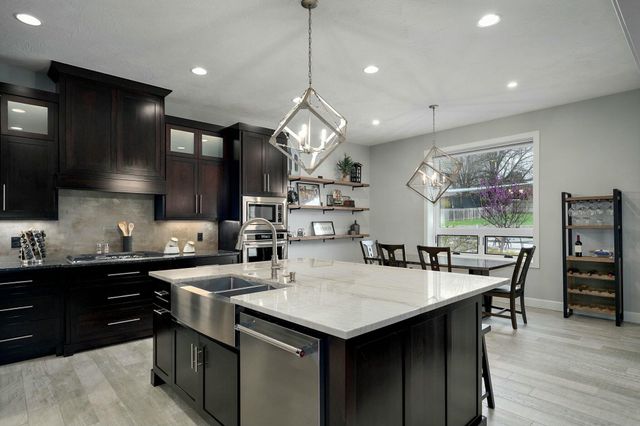 4748 E Forest Trails Drive, Springfield, MO 65809