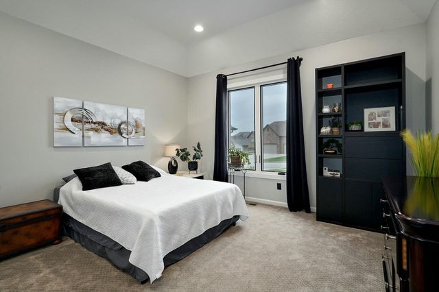 4748 E Forest Trails Drive, Springfield, MO 65809