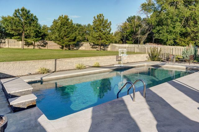 4748 E Forest Trails Drive, Springfield, MO 65809