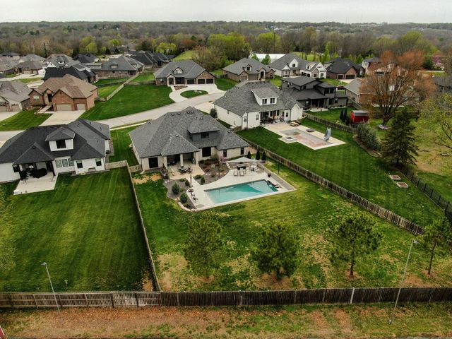 4748 E Forest Trails Drive, Springfield, MO 65809