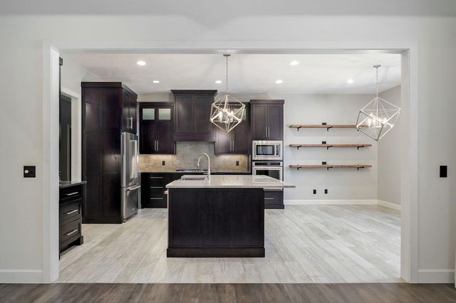 4748 E Forest Trails Drive, Springfield, MO 65809