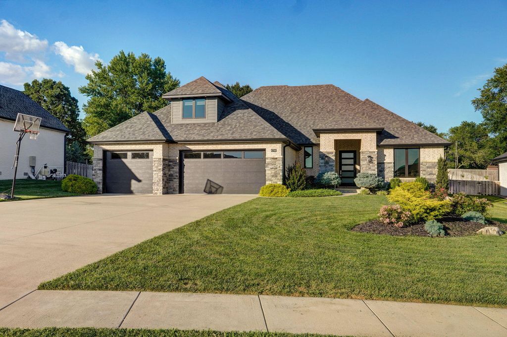 4748 E Forest Trails Drive, Springfield, MO 65809