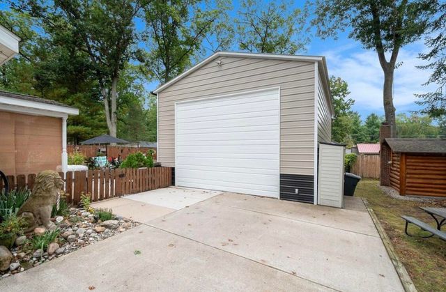 128 Maple Bluff Avenue, Prudenville, MI 48651