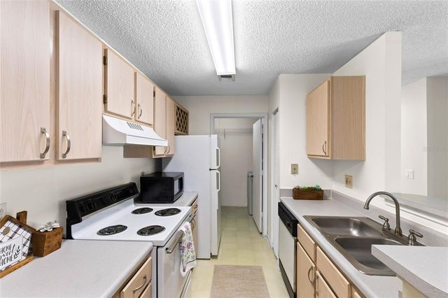 2516 GRASSY POINT DRIVE 102, Lake Mary, FL 32746