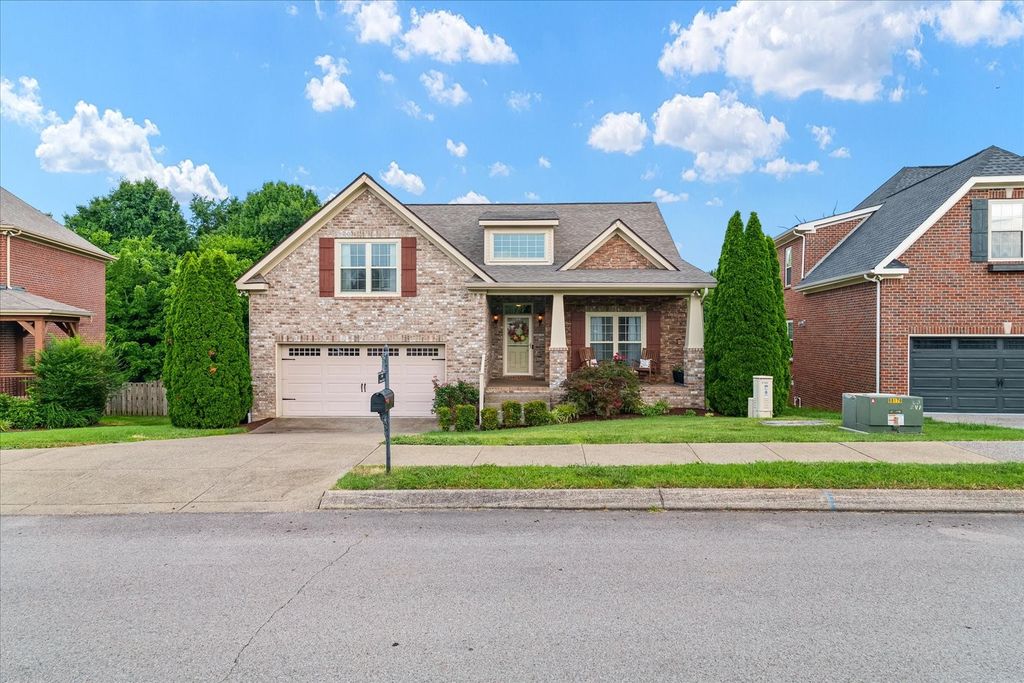 1002 Aenon Cir, Spring Hill, TN 37174