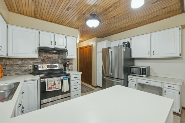 15915 Ryan Drive, Holland, MI 49424