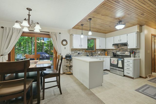 15915 Ryan Drive, Holland, MI 49424