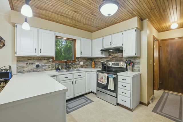 15915 Ryan Drive, Holland, MI 49424