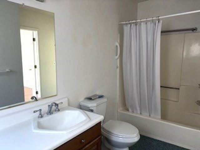 36 Fairway Ln 36, Blackstone, MA 01504