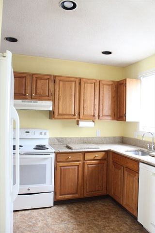 36 Fairway Ln 36, Blackstone, MA 01504
