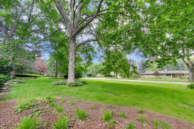 2288 S Westwood Lane, Palatine, IL 60067