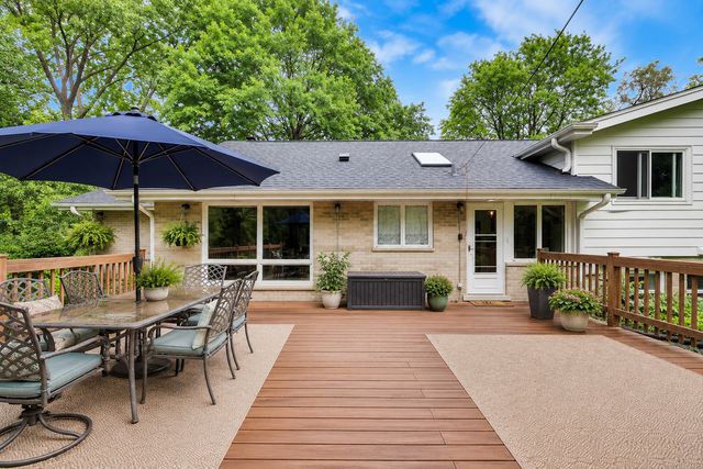 2288 S Westwood Lane, Palatine, IL 60067