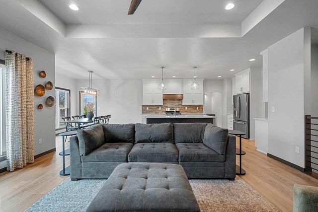 1567 BRAYDEN LANE, De Pere, WI 54115